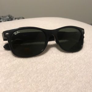 Ray-Ban wayfarer sunglasses- case included!